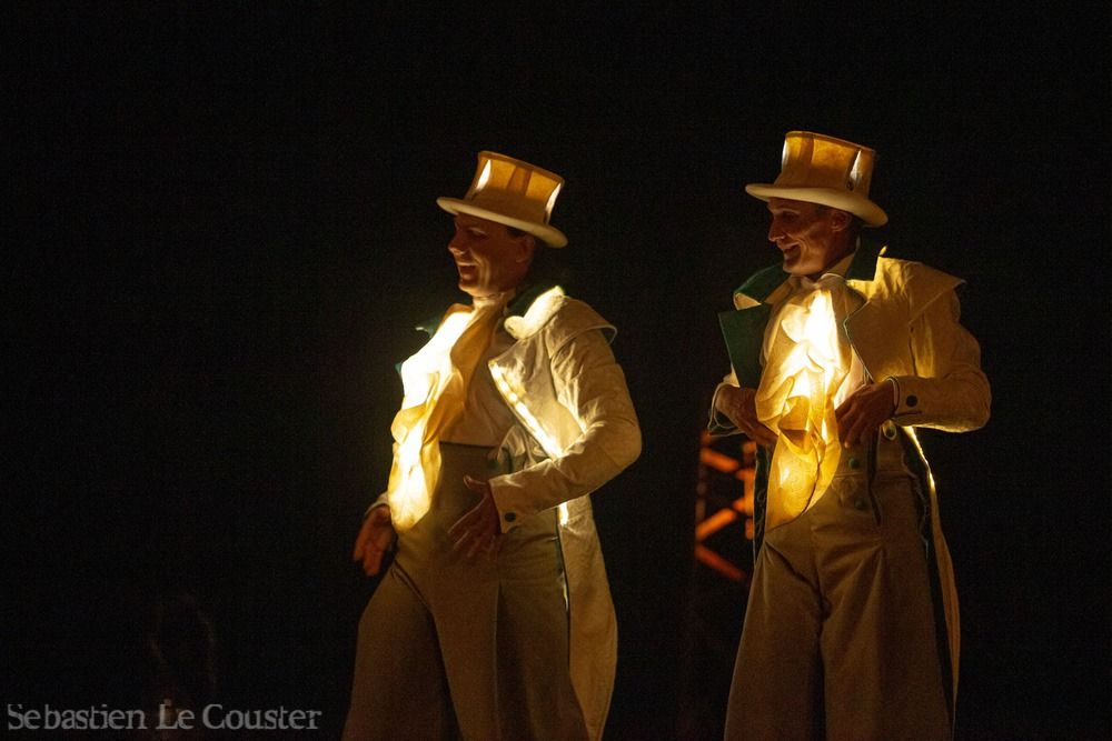 spectacle de rue embruns de la cie cirque asymetrik