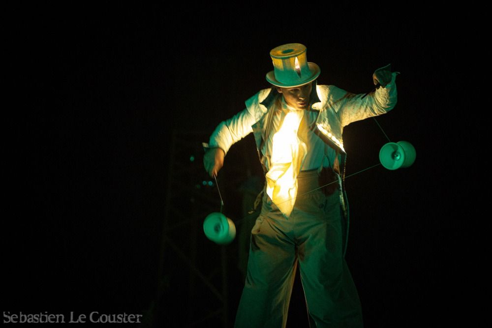 spectacle de rue embruns de la cie cirque asymetrik