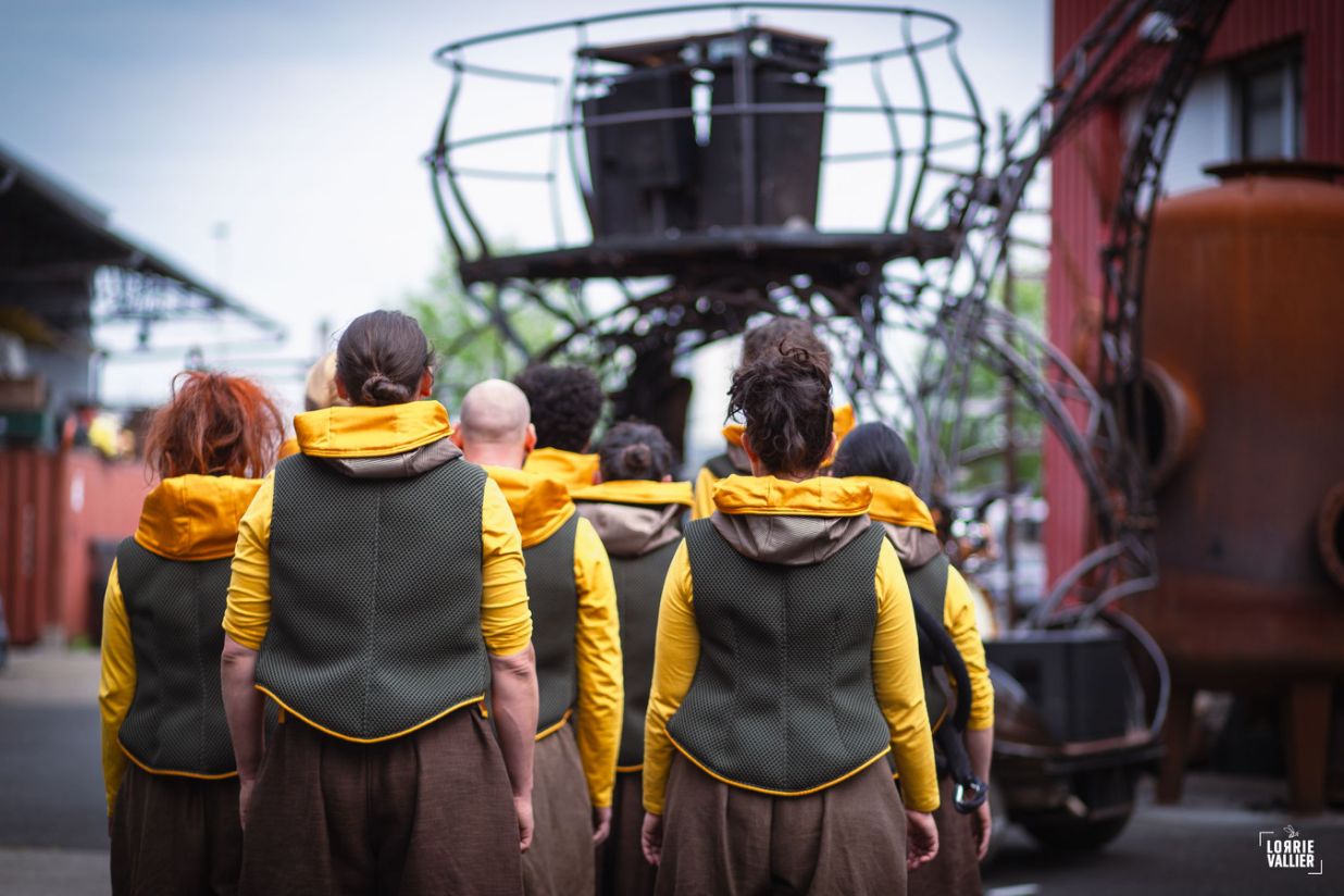 comediens dans le spectacle karkaans de la cie cirque asymetrik